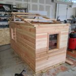 Montage du bardage à l'atelier