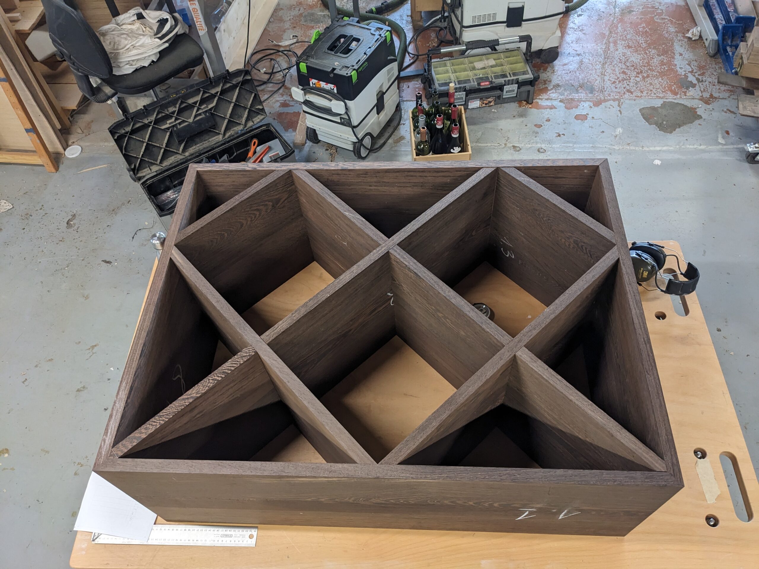 le bas de la partie centrale