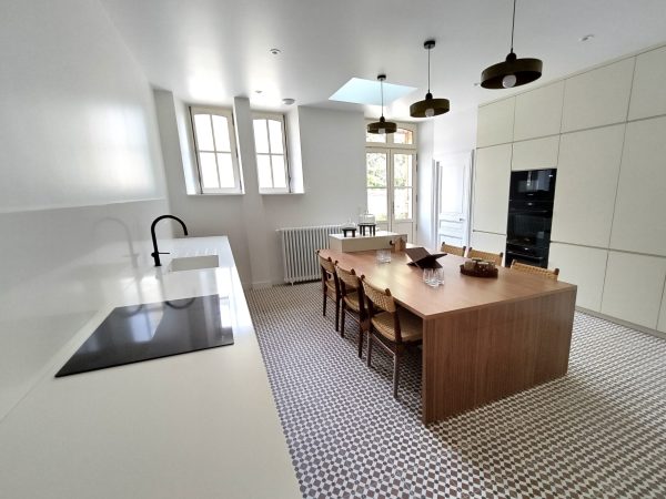 Cuisine noyer laque et quartz