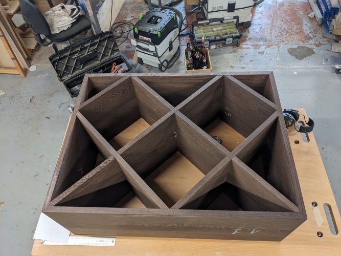 le bas de la partie centrale