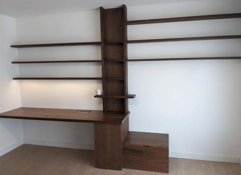 bibliothèque noyer massif et latté plaqué noyer